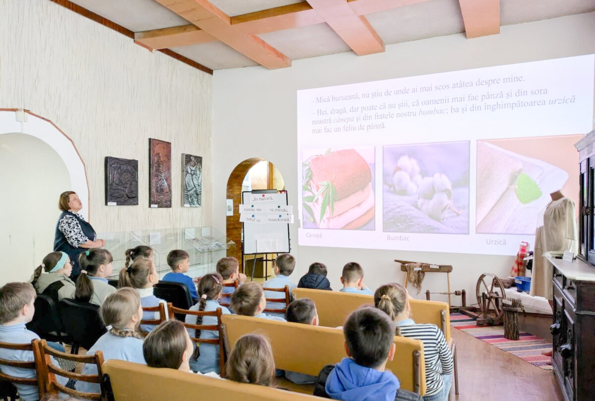 Descoperirea tradițiilor la Muzeul Ținutului Cahul – Lecția interactivă „Inul și cămeșa”
