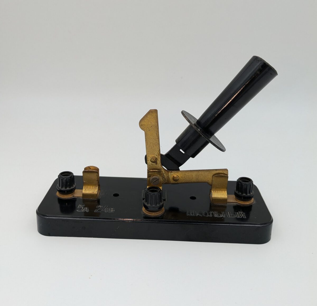 Muzeul Cahul, Întrerupător unipolar